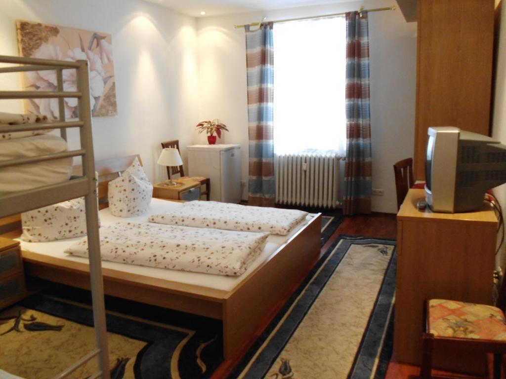 Pension Ludwigshof Garmisch-Partenkirchen Zimmer foto