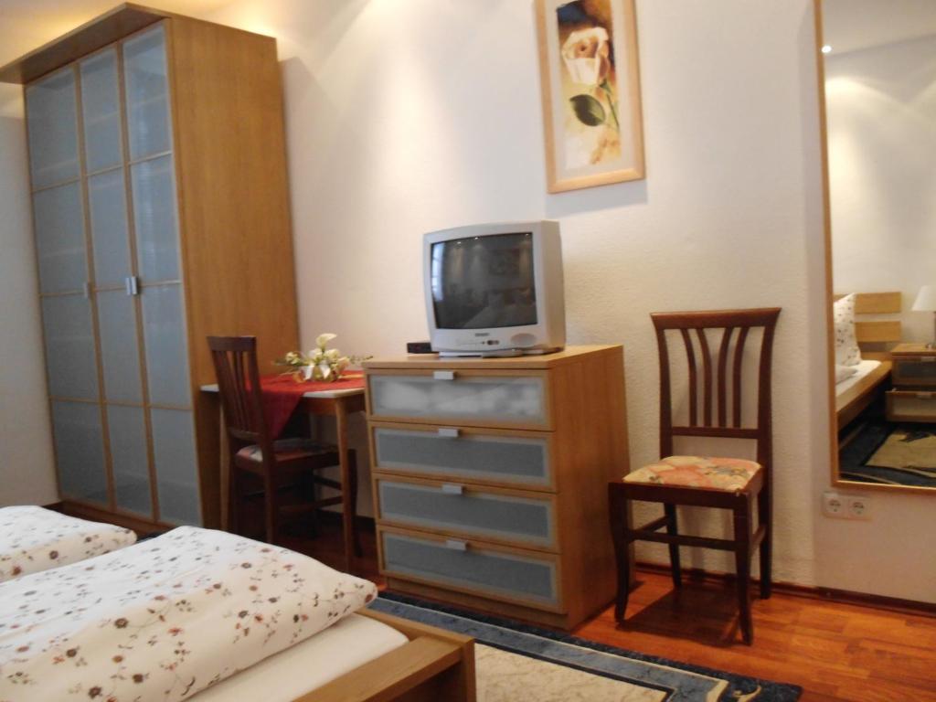 Pension Ludwigshof Garmisch-Partenkirchen Zimmer foto