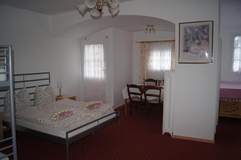 Pension Ludwigshof Garmisch-Partenkirchen Zimmer foto